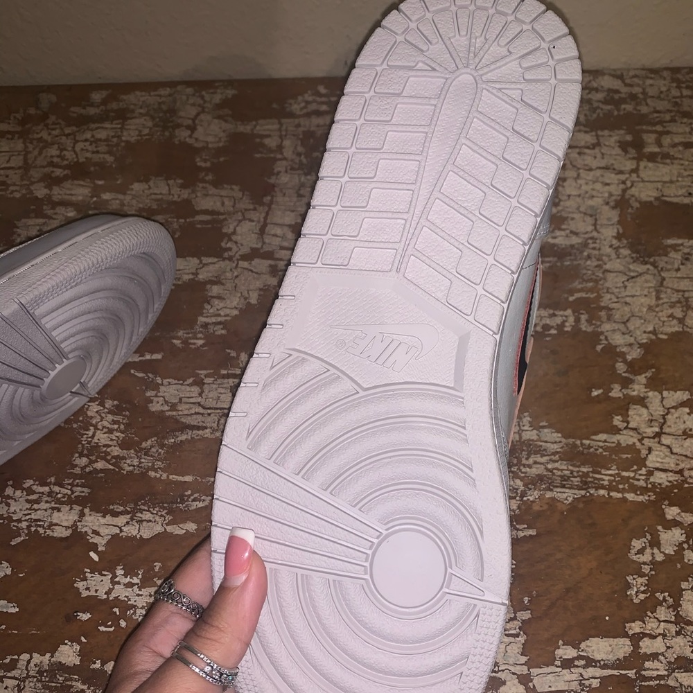 Jordan 1 Retro High OG Defiant my boyfriend never worn! Excellent condition